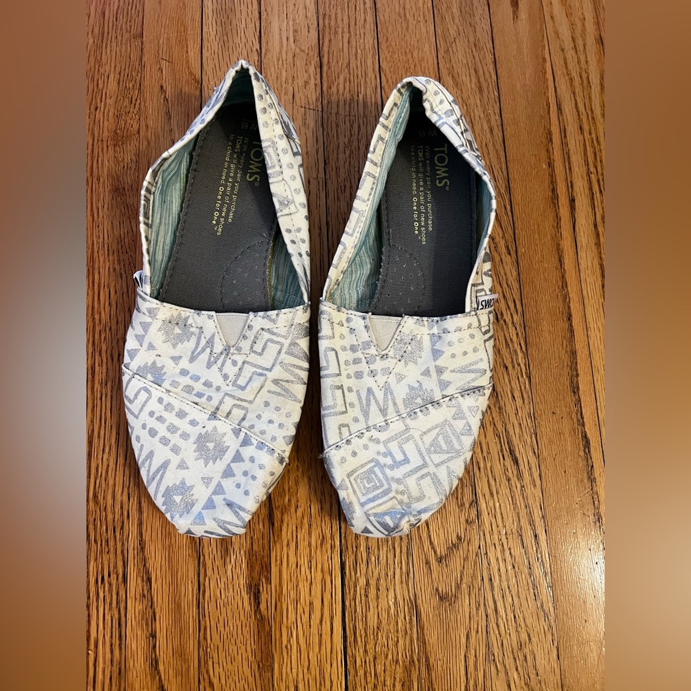 Toms women’s shoe size 6.5